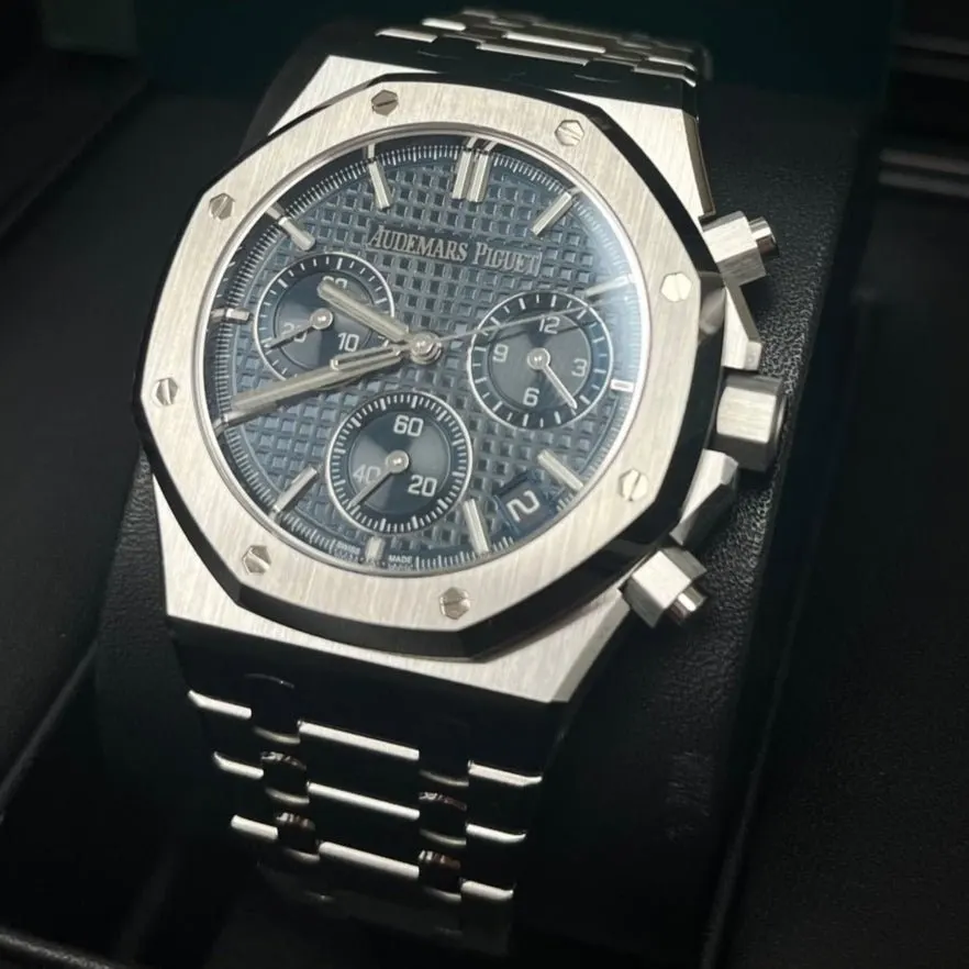 Audemars Piguet Royal Oak Chronograph 41mm Blue Never worn - Inside View