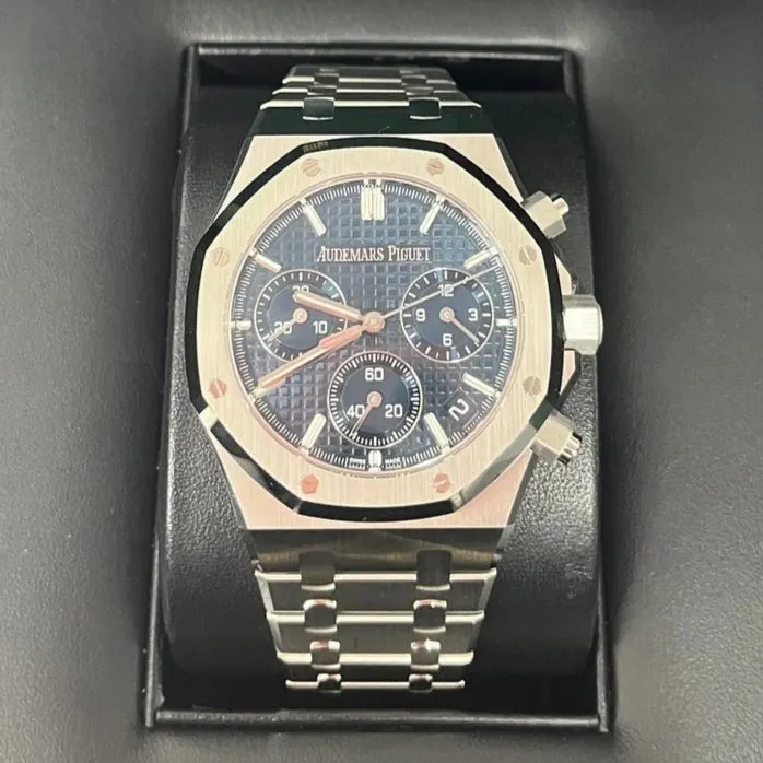 Audemars Piguet Royal Oak Chronograph 41mm Blue Never worn - Model View