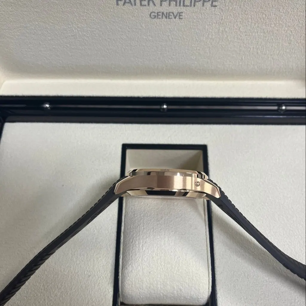 Patek Philippe Aquanaut Chronograph 42mm MultiColor Never worn - Back View