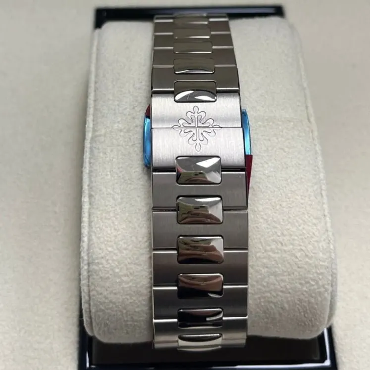 Patek Philippe Nautilus 41mm Blue Never worn - Inside View