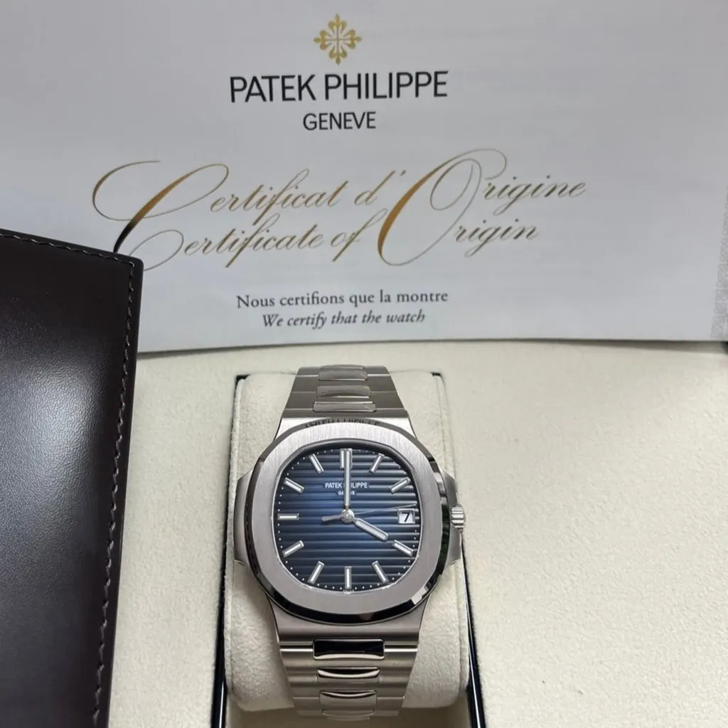 Patek Philippe Nautilus 41mm Blue Never worn - Model View