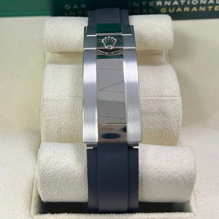 Rolex Daytona 40mm Silver Never worn - Model View