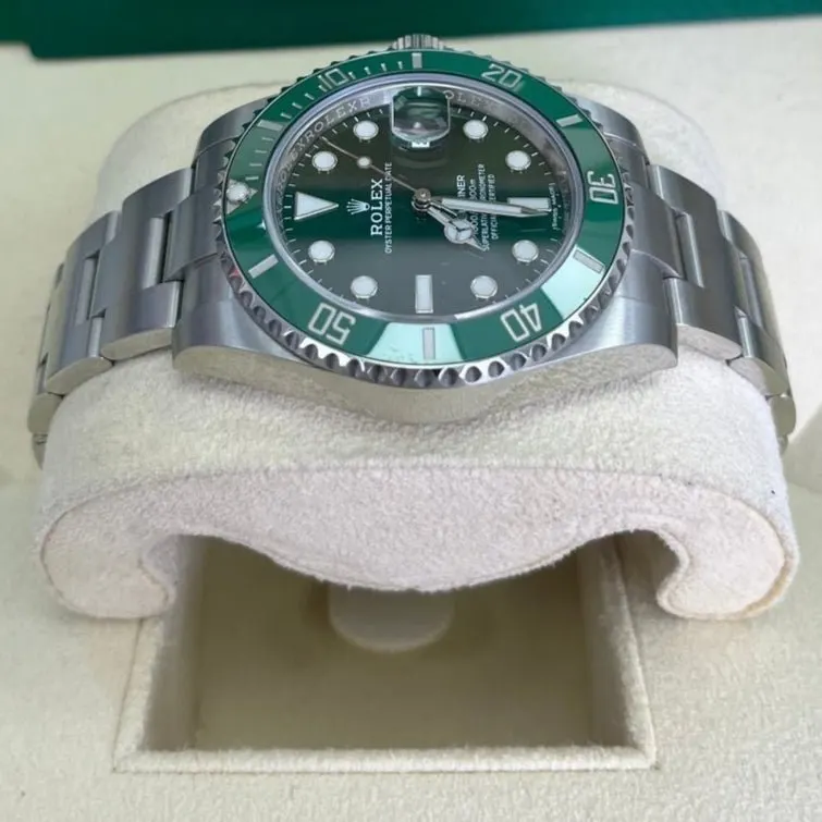 Rolex Submariner 40mm Green Never worn - Inside View