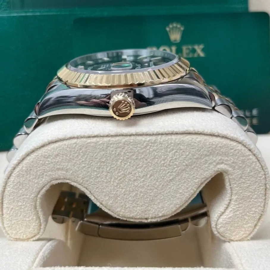 Rolex Yellow Rolesor Sky-Dweller Watch - Black Index Dial - Jubilee Bracelet 42mm Black Never worn - Inside View