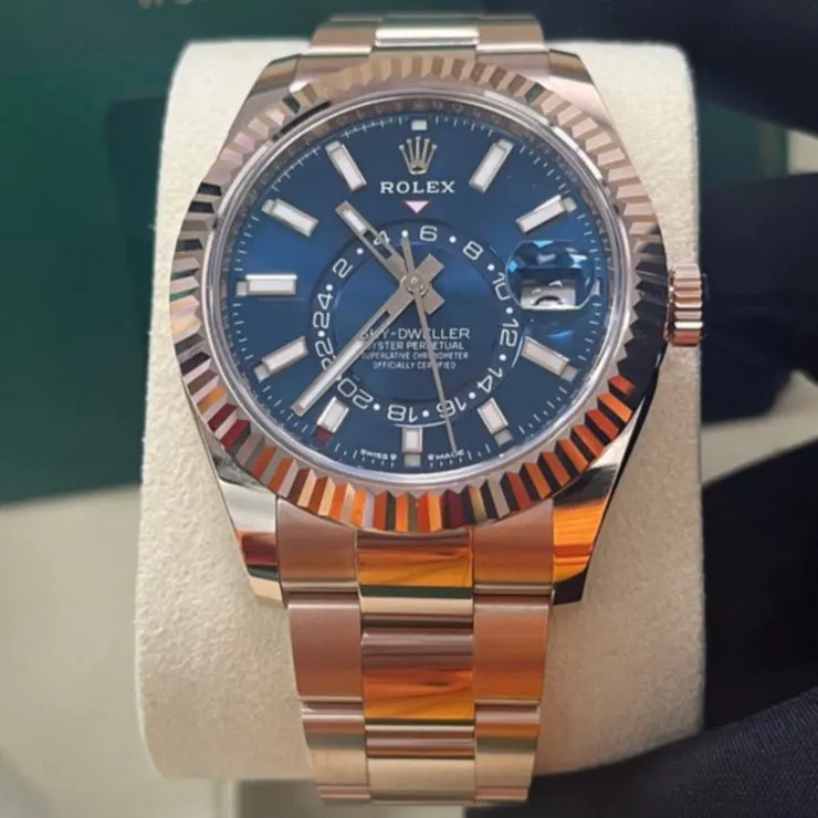 Rolex Sky-Dweller 42mm Blue Never worn - Inside View