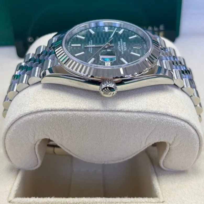 Rolex Datejust 41 Green Never worn - Inside View