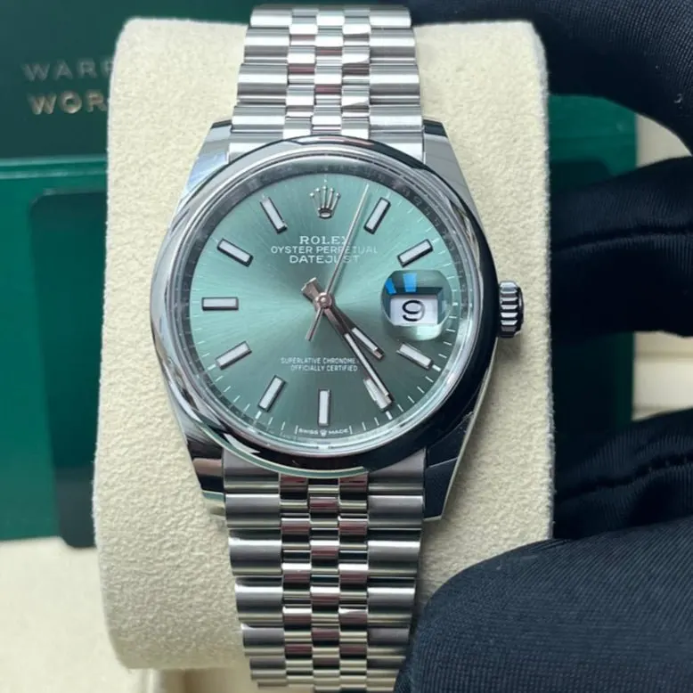 Rolex Datejust 36 Green Never worn - Box View