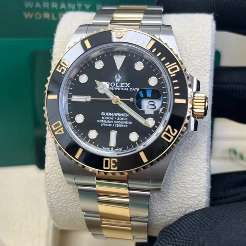 Rolex Submariner 41mm Black Never worn - Box View