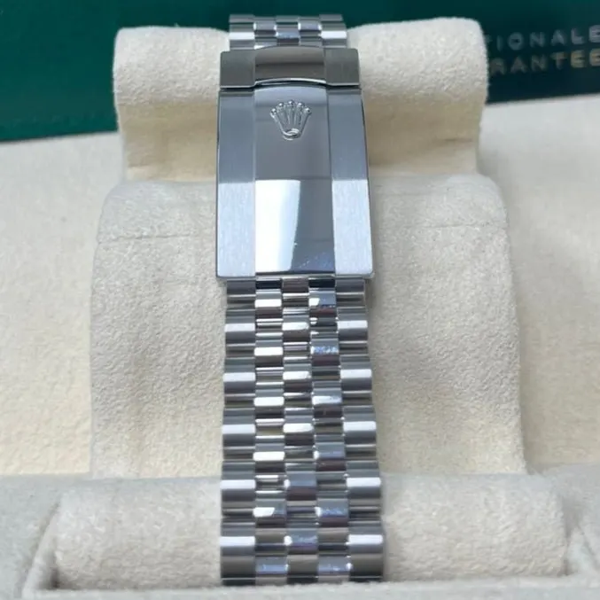 Rolex Datejust 41 Black Never worn - Box View