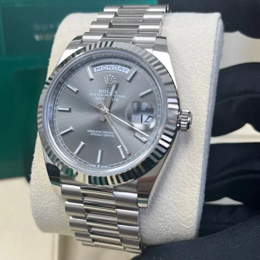 Rolex Day-Date 40 White Never worn - Box View