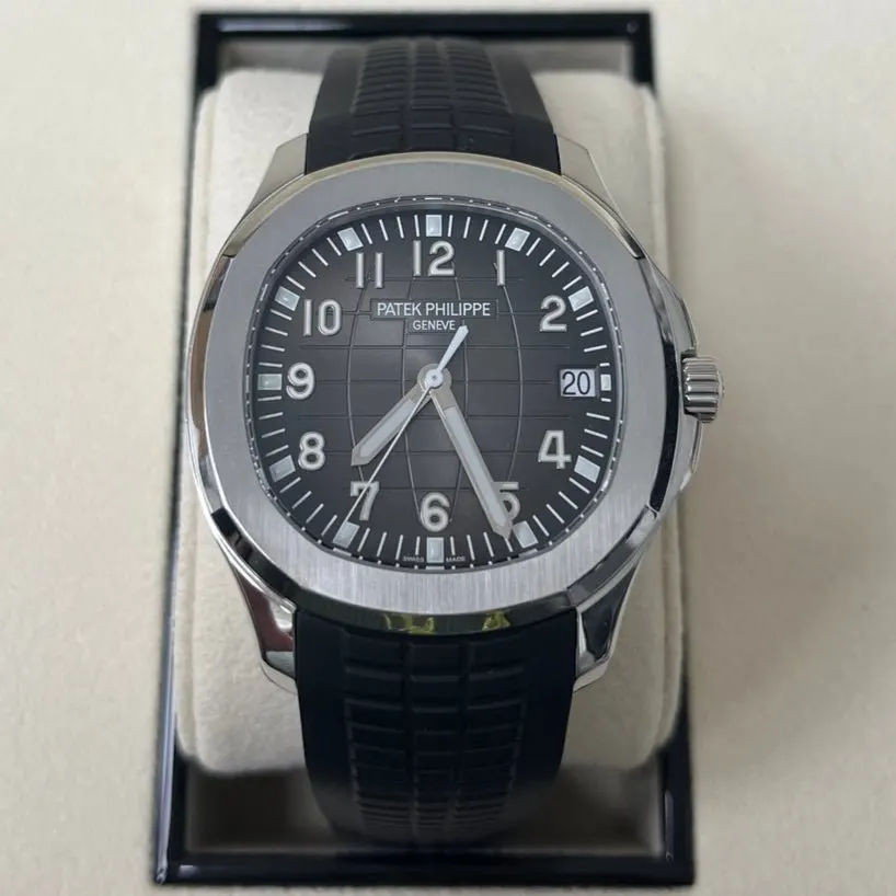 Patek Philippe Aquanaut 40mm Black Never worn - Box View