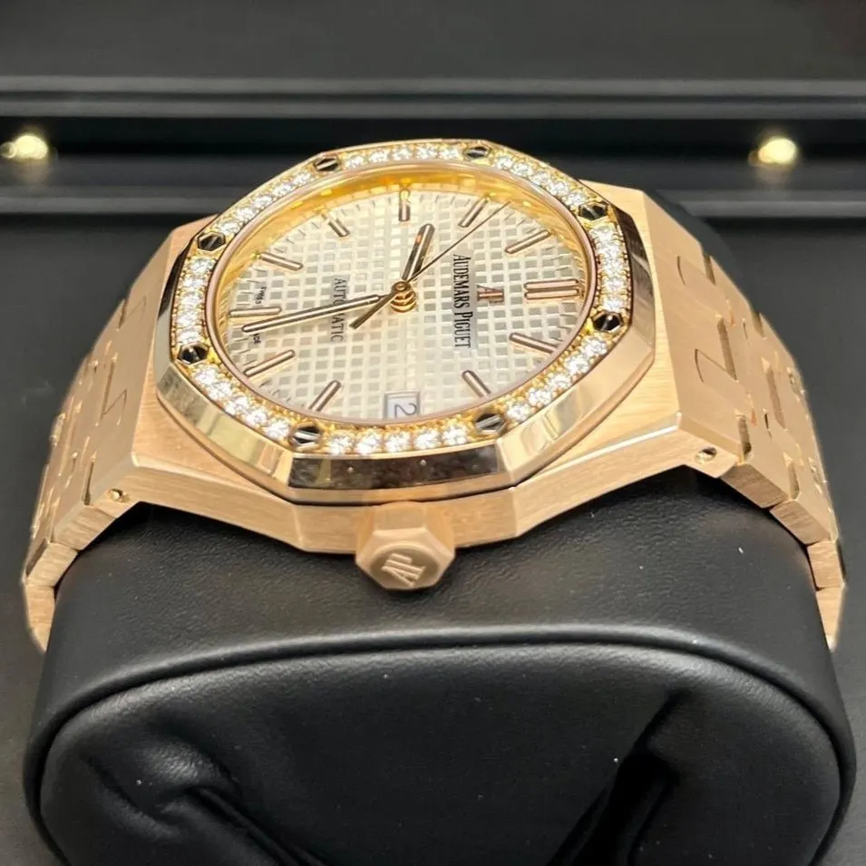 Audemars Piguet Royal Oak 37mm Pink Never worn - Box View