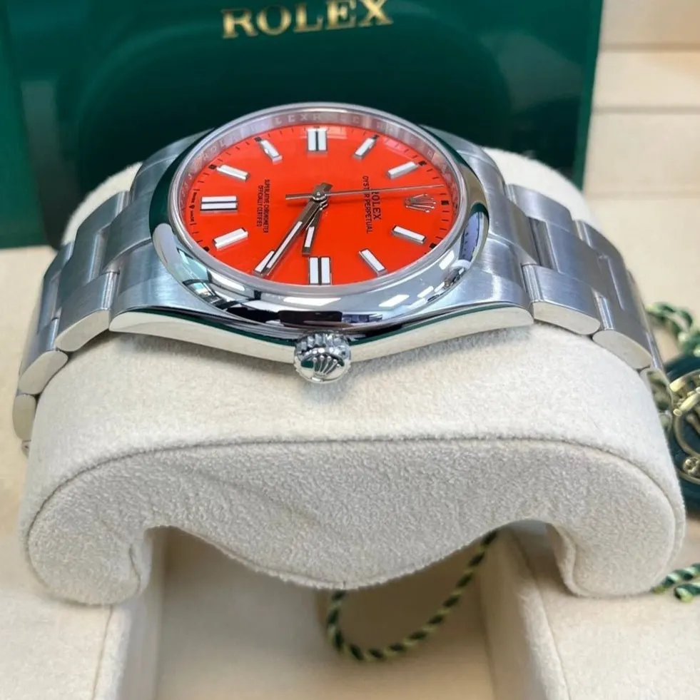 Rolex Oyster Perpetual 41mm Red Never worn - Inside View