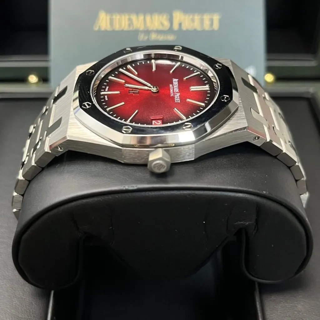 Audemars Piguet Royal Oak 39mm Red Never worn - Box View