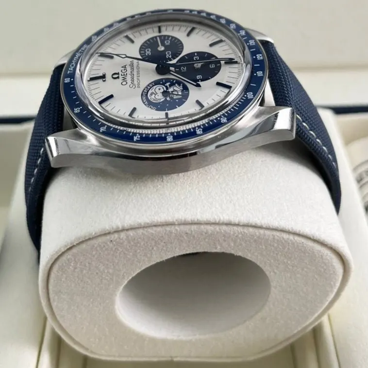 Omega Speedmaster 42mm Silver Never worn - Inside View