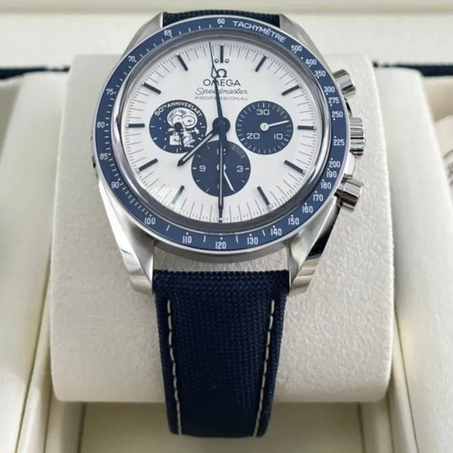 Omega Speedmaster 42mm Silver Never worn - Box View