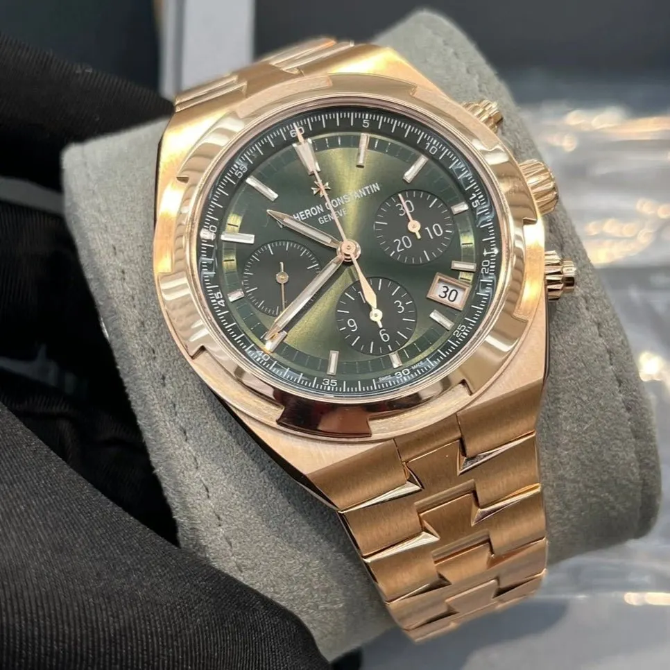 Vacheron Constantin Overseas Chronograph Rose Gold Green Dial 5520V/210R-B966 Pink Never worn - Box View