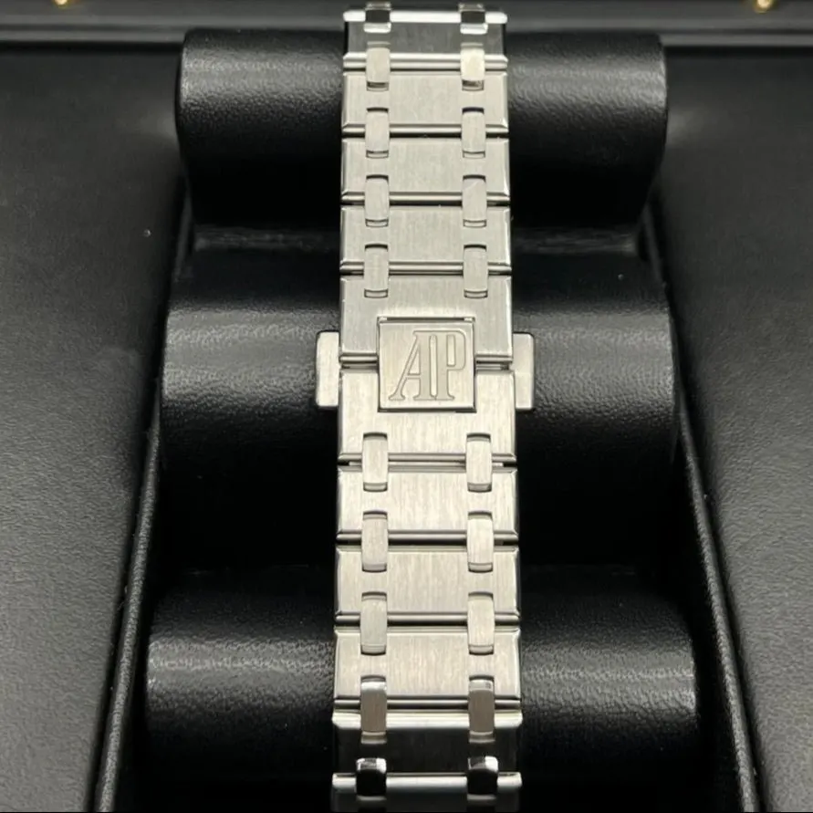 Audemars Piguet Royal Oak 39mm Blue Never worn - Model View