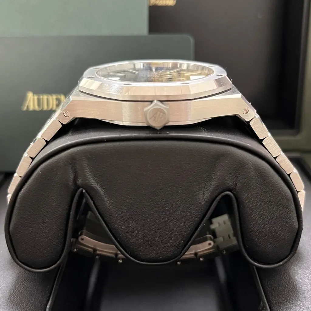 Audemars Piguet Royal Oak Selfwinding 41mm Black Never worn - Model View