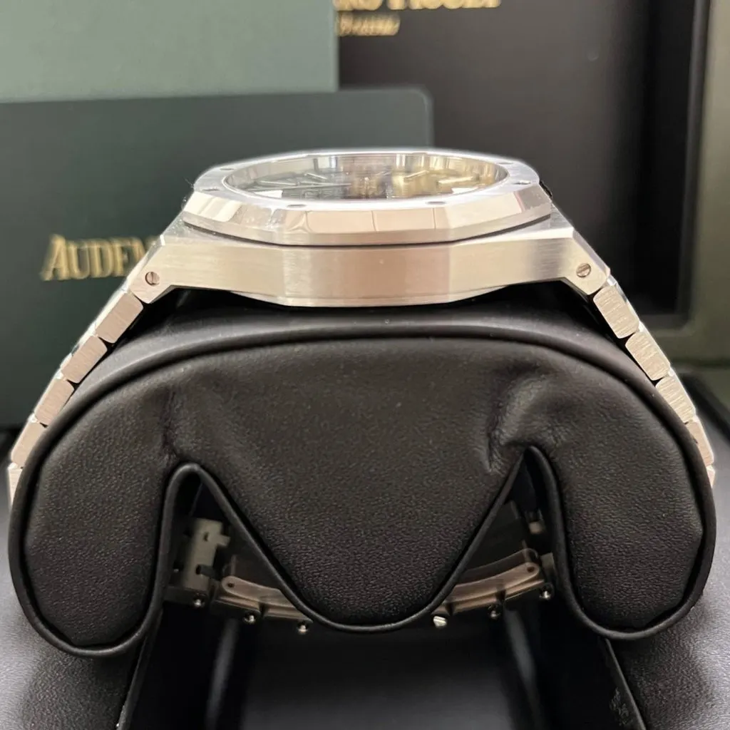 Audemars Piguet Royal Oak Selfwinding 41mm Black Never worn - Box View