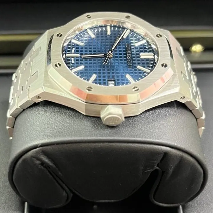 Audemars Piguet Royal Oak Selfwinding 37mm Blue Never worn - Box View