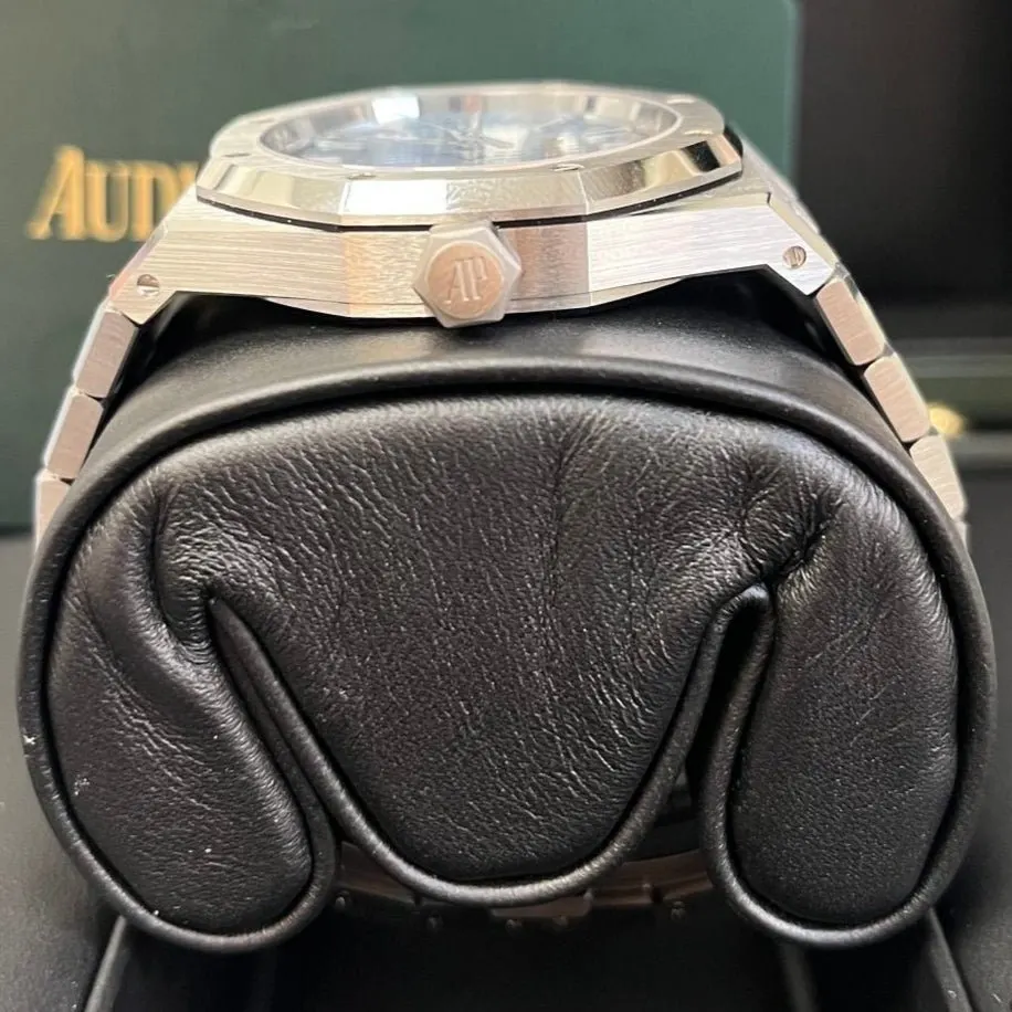 Audemars Piguet Royal Oak Selfwinding 37mm Blue Never worn - Inside View