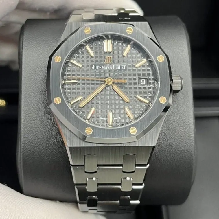 Audemars Piguet Royal Oak Selfwinding 34mm Black Never worn - Model View
