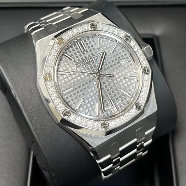 Audemars Piguet Royal Oak Selfwinding 37mm MultiColor Never worn - Inside View