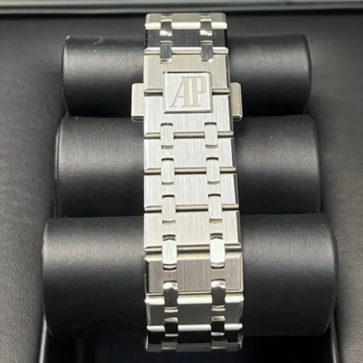 Audemars Piguet Royal Oak Selfwinding 37mm MultiColor Never worn - Model View