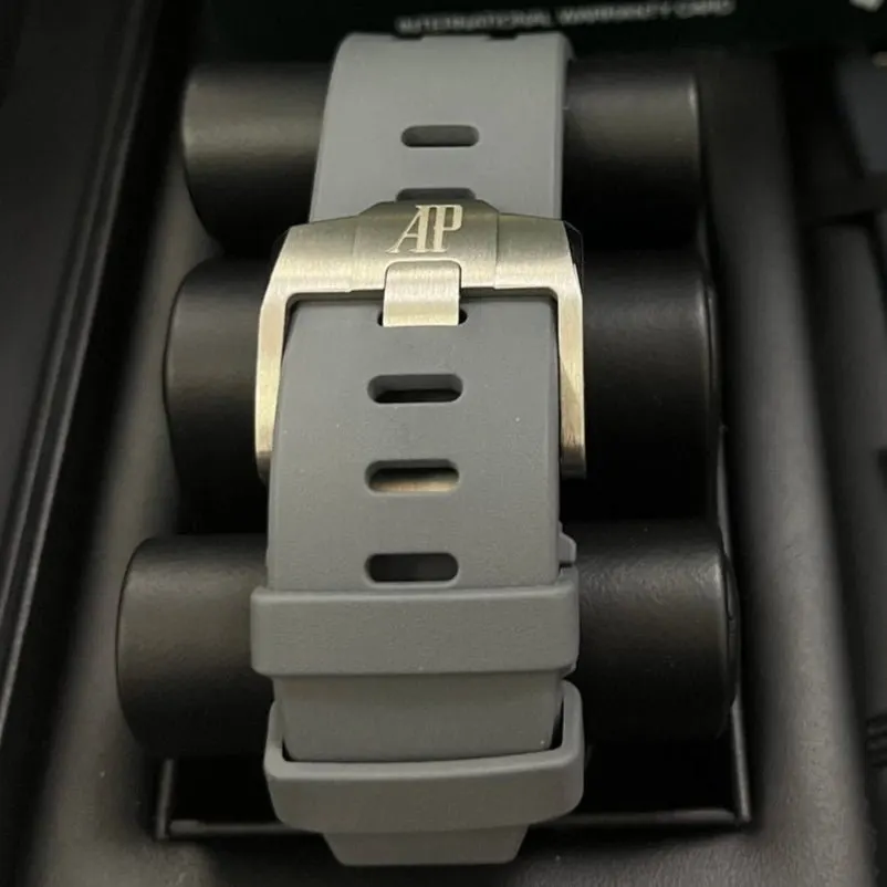 Audemars Piguet Royal Oak Offshore Selfwinding Chronograph 43mm MultiColor Never worn - Box View