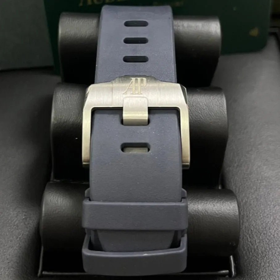 Audemars Piguet Royal Oak Offshore 43mm MultiColor Never worn - Model View