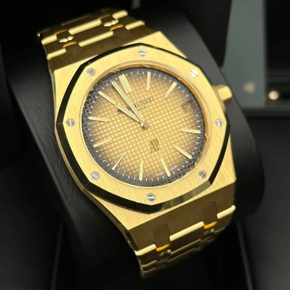 Audemars Piguet Royal Oak 39mm Gold Never worn - Inside View
