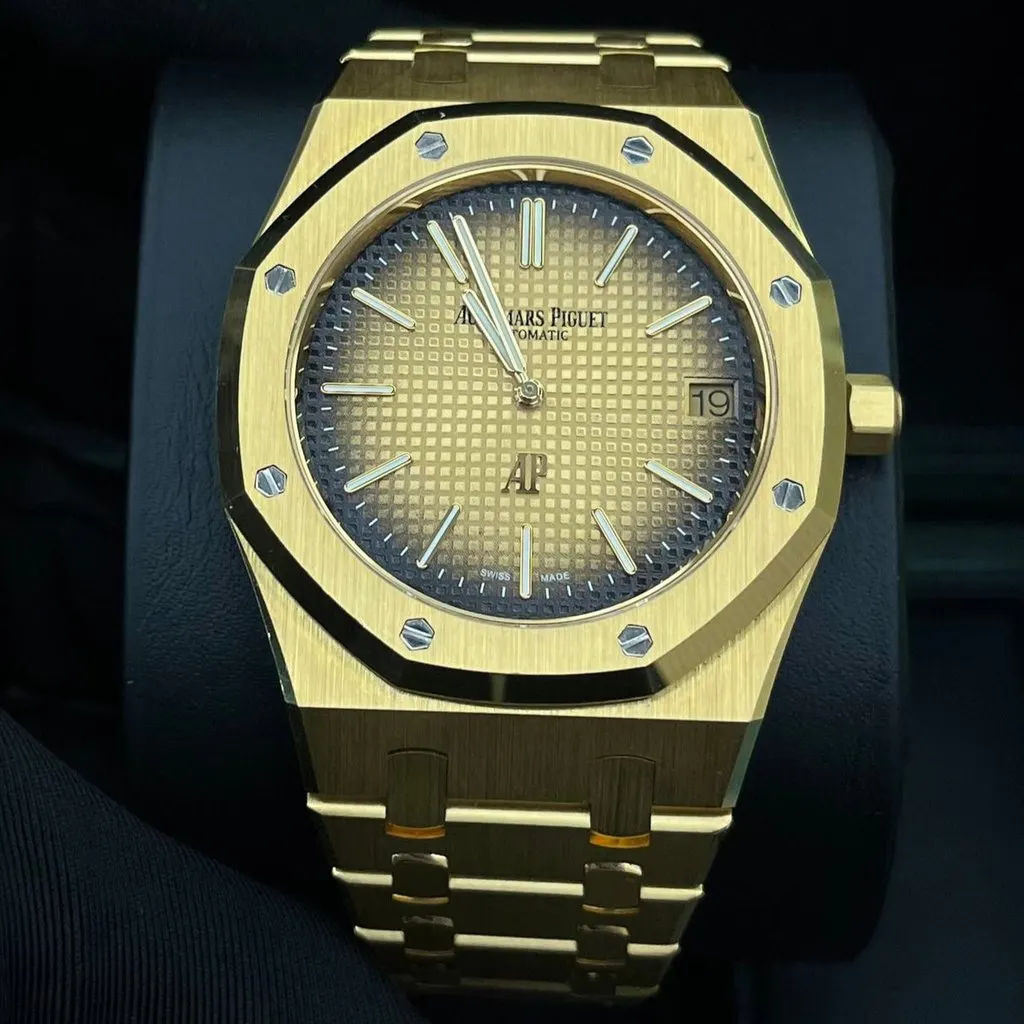 Audemars Piguet Royal Oak 39mm Gold Never worn - Box View