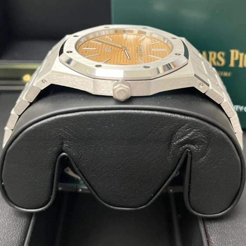 Audemars Piguet Royal Oak 39mm White Never worn - Inside View