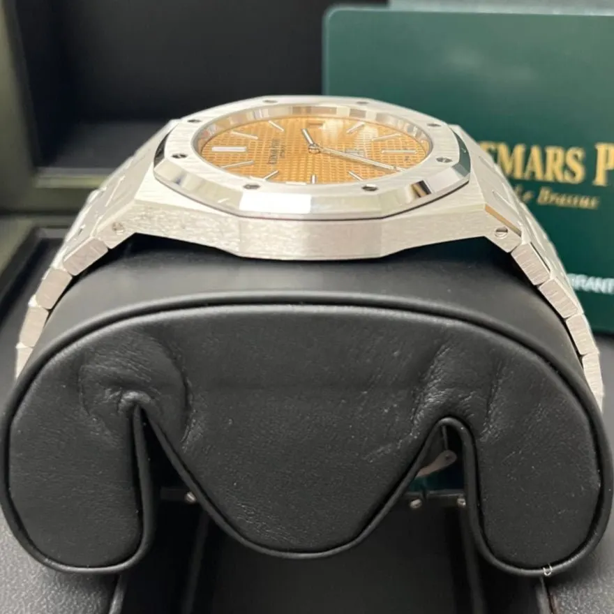 Audemars Piguet Royal Oak 39mm White Never worn - Model View