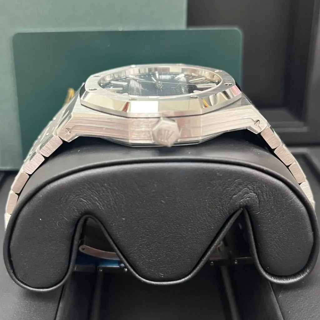 Audemars Piguet Royal Oak 41mm Blue Never worn - Inside View