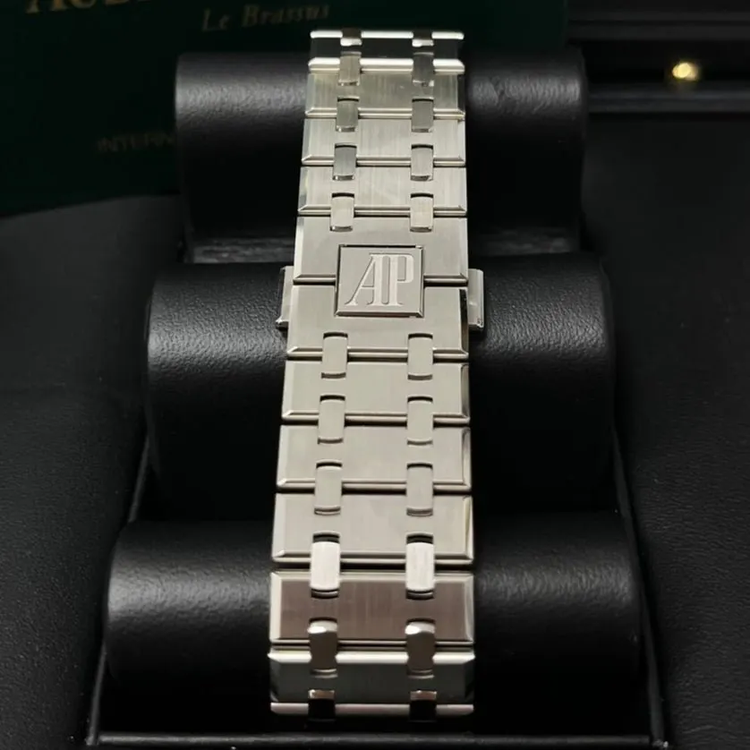 Audemars Piguet Royal Oak 41mm Green Never worn - Model View