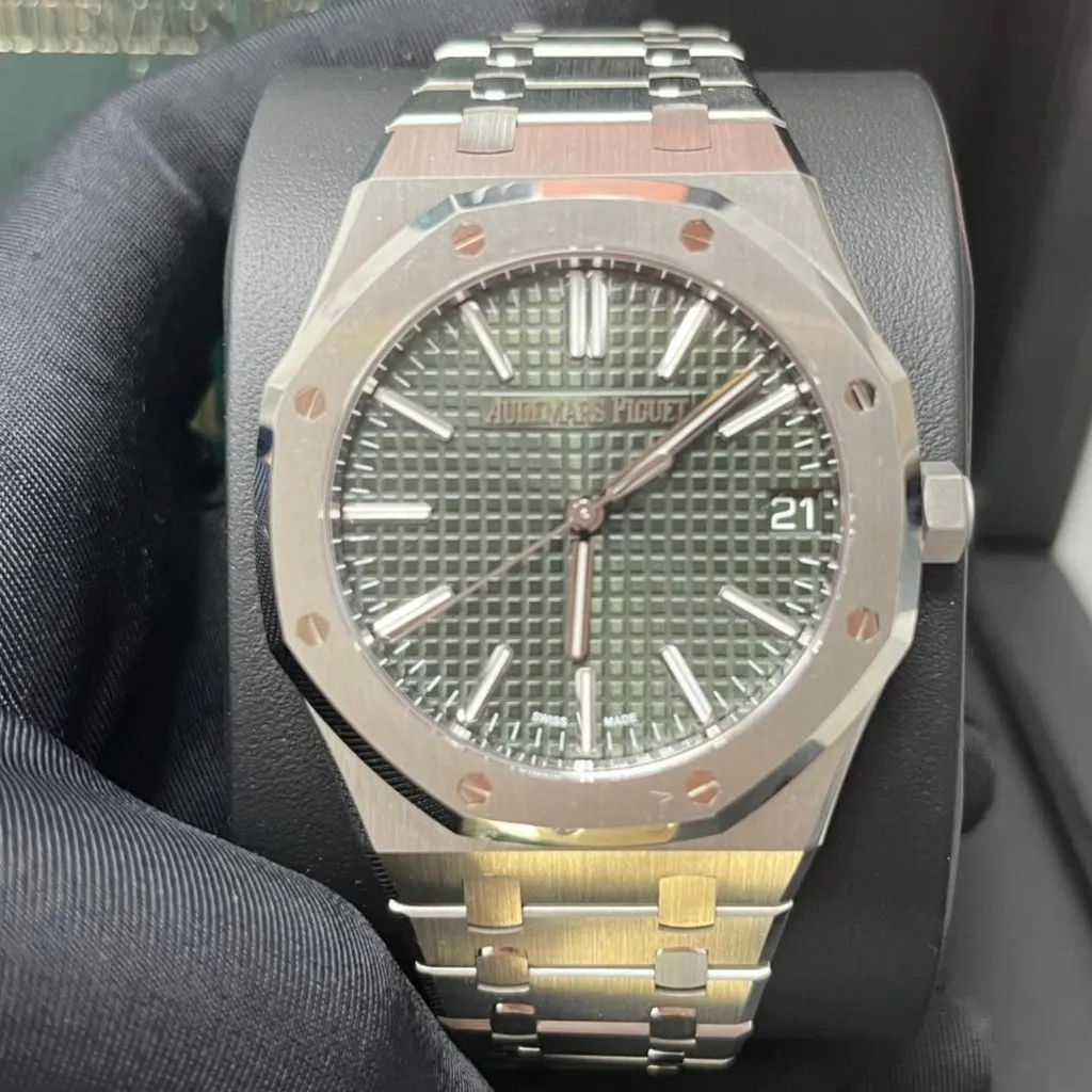 Audemars Piguet Royal Oak 41mm Green Never worn - Box View