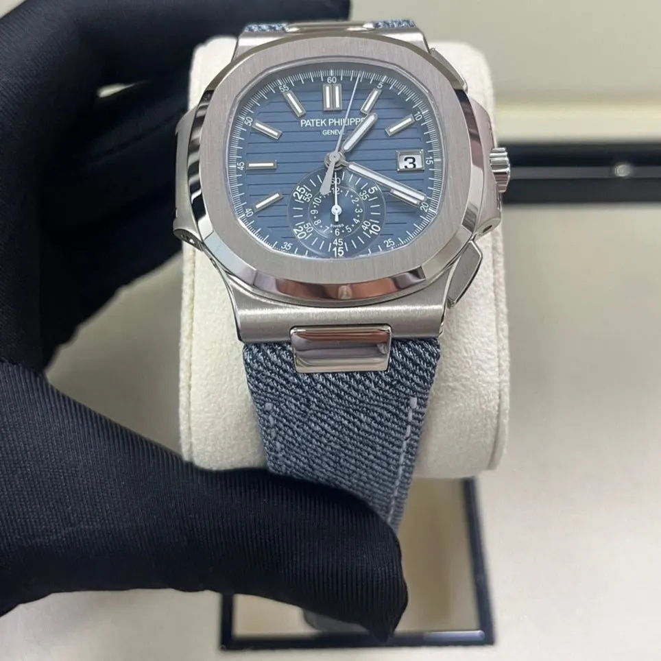 Patek Philippe Nautilus 40mm Blue Never worn - Box View