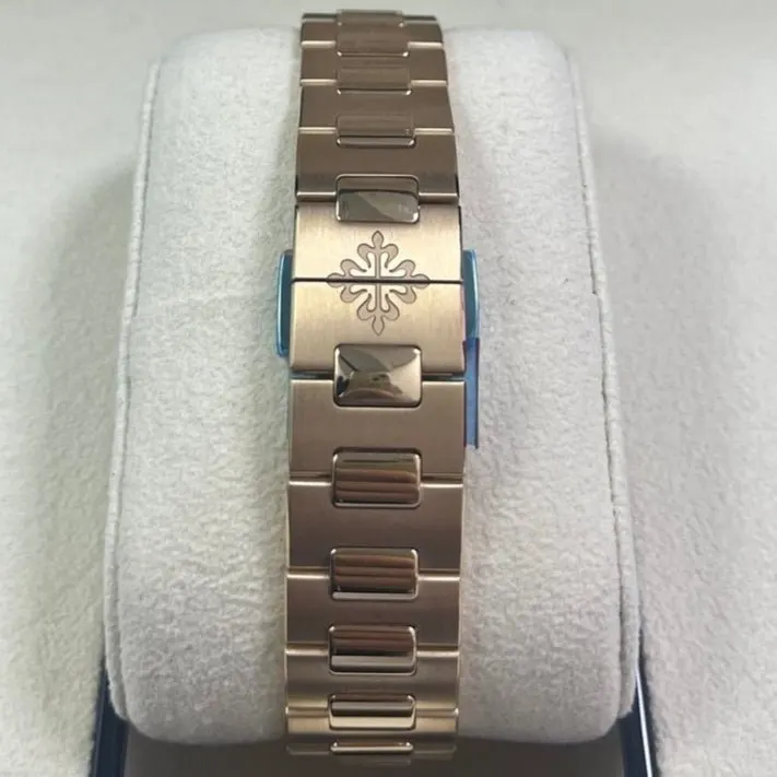 Patek Philippe Nautilus 32mm Pink Never worn - Model View