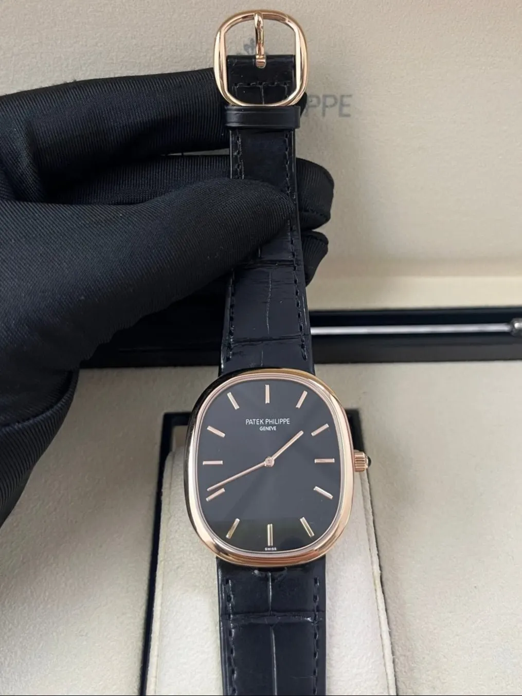 Patek Philippe Golden Ellipse Gold Never worn - Inside View