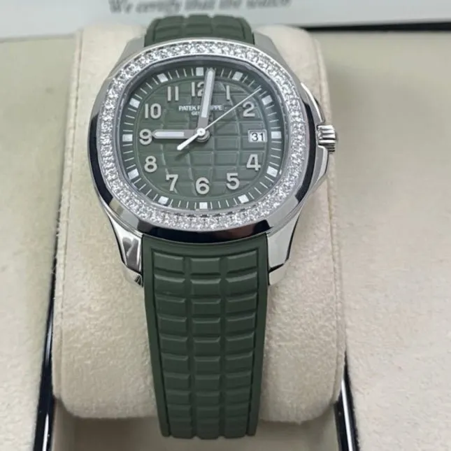 Patek Philippe Aquanaut 39mm MultiColor Never worn - Back View
