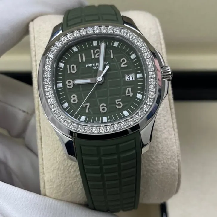 Patek Philippe Aquanaut 39mm MultiColor Never worn - Inside View