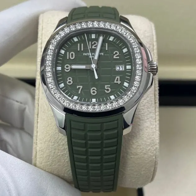Patek Philippe Aquanaut 39mm MultiColor Never worn - Box View
