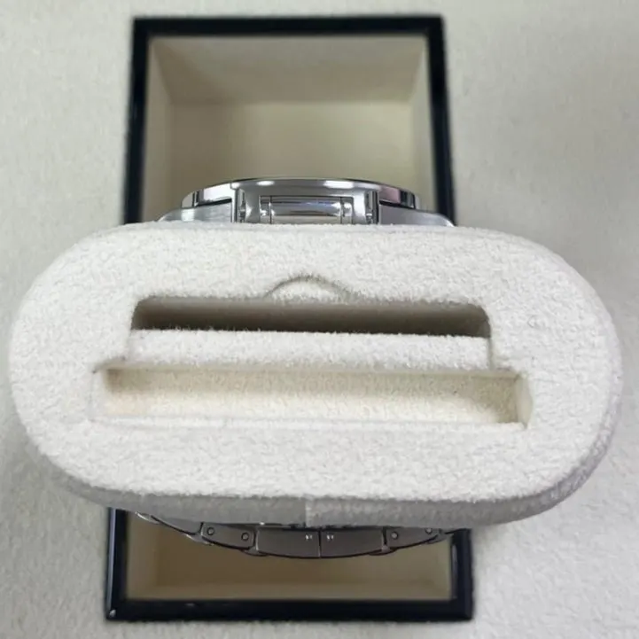 Patek Philippe Nautilus 35mm MultiColor Never worn - Model View