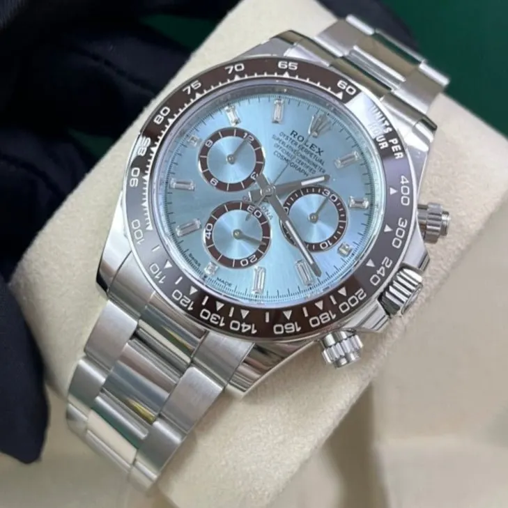 Rolex Daytona 40mm Blue Never worn - Box View