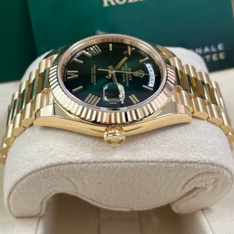 Rolex Day-Date 40 Green Never worn - Model View
