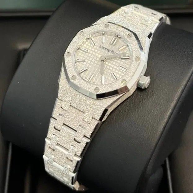 Audemars Piguet Royal Oak 41mm Gold Never worn - Model View