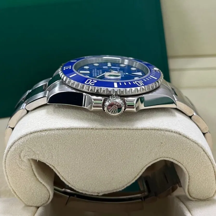 Rolex Submariner 40mm Blue Never worn - Back View