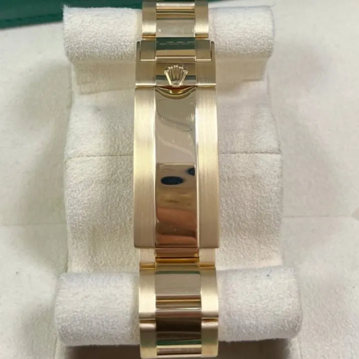 Rolex Submariner 40mm Blue Never worn - Model View